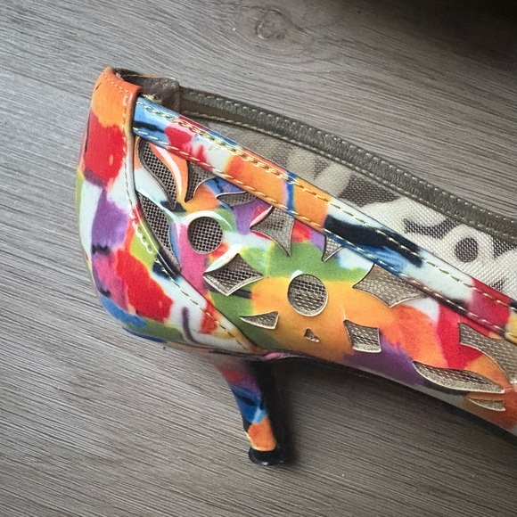 J. Renee Women's Winset Rainbow Floral Kitten Heels - SIZE 6.5 - Picture 4 of 16